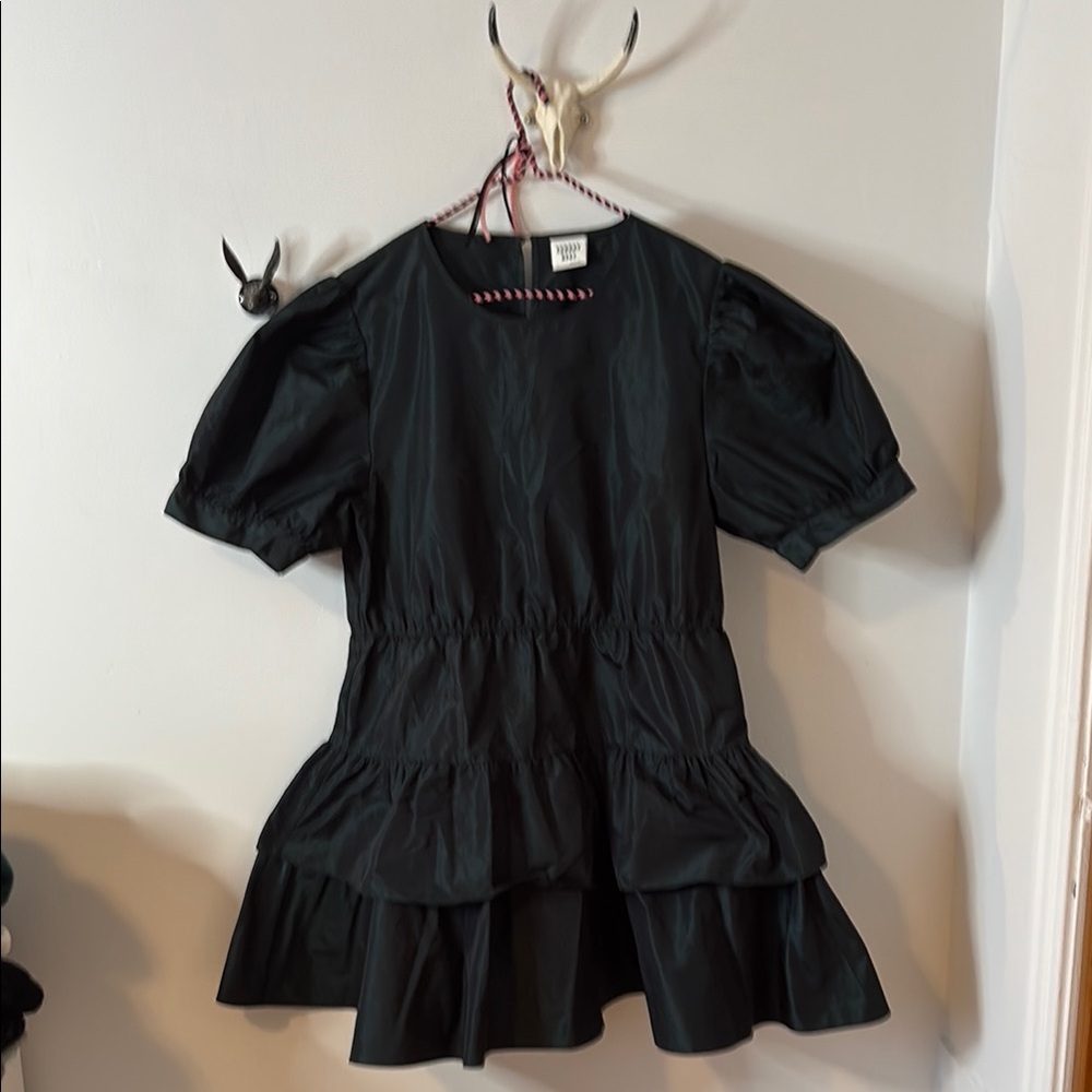 Aritzia’s Sunday Best Forest Green Puff Sleeve Dress